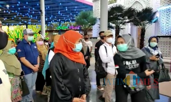 Gubernur Jawa Timur Khofifah Indar Parawansa saat memantau wisata di Jatim Park 3. (Foto: istimewa)