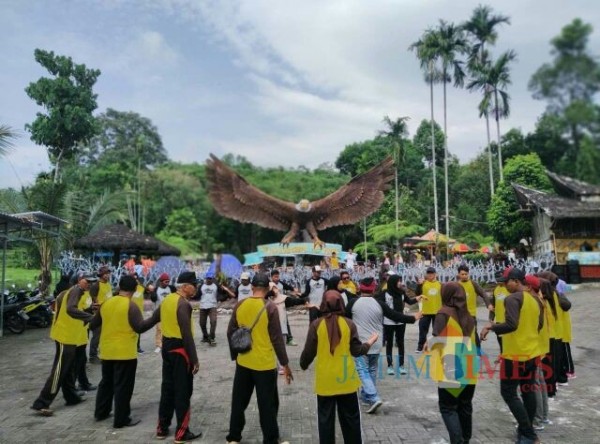 Suasana Outbond Tirtosari (Foto: Bramastyo Dhieka Anugerah / Jatim Times)