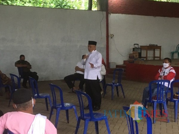 Calon Bupati Malang, Sanusi dari paslon SanDi nomor urut 1 (pegang microfon) saat mengenalkan program Antar Sekolah (Foto : Ashaq Lupito / MalangTIMES)