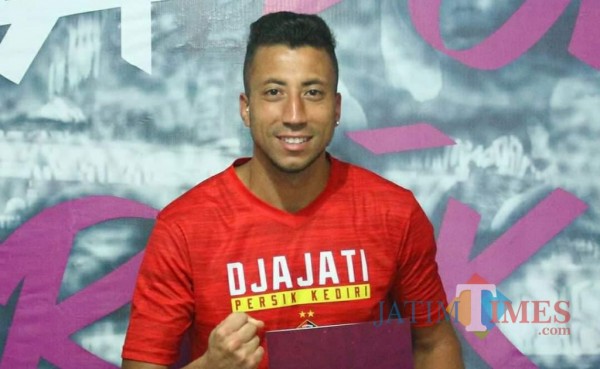Jefferson Formigao pemain Brasil saat berada di mess Persik Kediri. (ist)