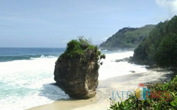 Pantai Lumbung di Pucanglaban, Kabupaten Tulungagung. / Foto : Istimewa / Tulungagung TIMES