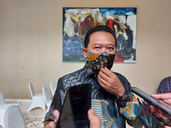 Ketua DPC PKB Kabupaten Malang, Ali Ahmad saat ditemui awak media di sela-sela agendanya di Kota Malang, Senin (9/11/2020). (Foto: Tubagus Achmad/MalangTimes)