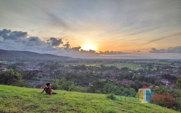 Indahnya Sunset dari tumpak Celeng dusun Bangak Desa Pelem Campurdarat (Foto: Dias Van Dhemit for Tulungagung TIMES)