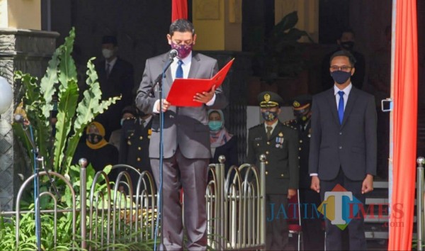 Wali Kota Kediri Abdullah Abu Bakar memimpin upacara dalam peringatan Hari Pahlawan (ist)