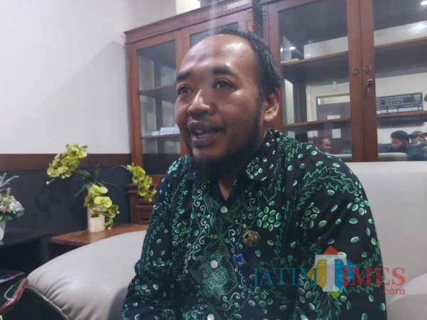 Plt Ketua DPRD Kabupaten Malang, Sodikul Amin saat ditemui awak media di ruangan kerjanya, Kamis (12/11/2020). (Foto: Tubagus Achmad/ MalangTIMES)