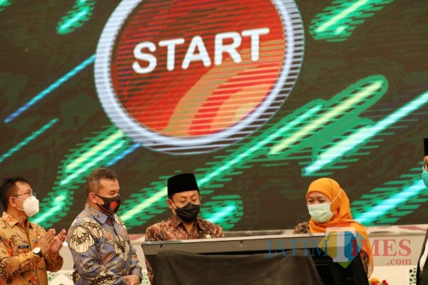 Gubernur Jatim Khofifah ketika meresmikan Pusat Studi Jatim