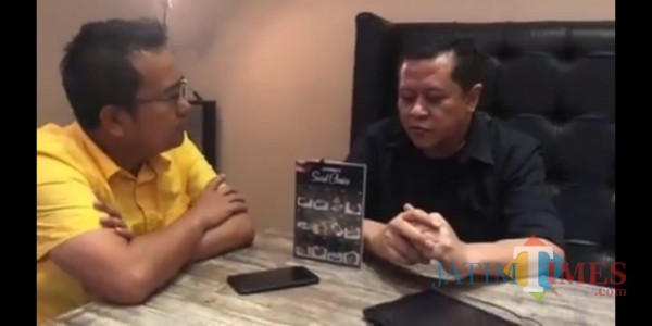 Jagad Hari Seno ketika diundang podcast (kanan berbaju hitam)