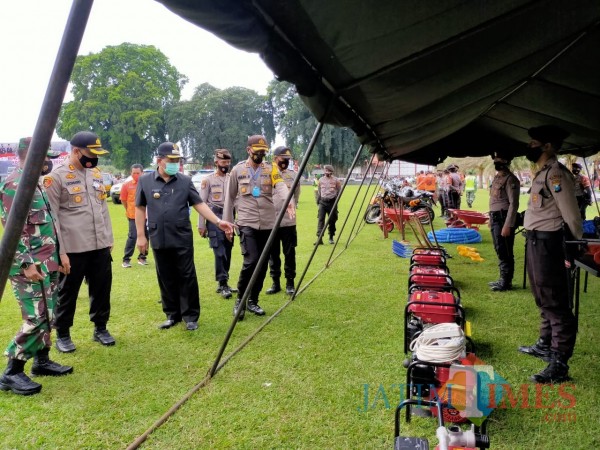 Apel kesiapsiagaan bencana hidrometeorologi digelar di Kota Blitar.