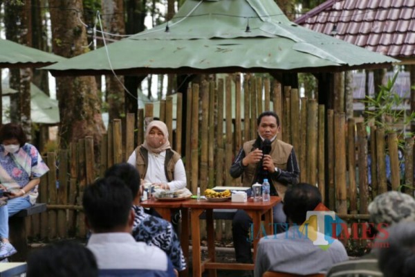 Bupati Lumajang H. Thoriqul Haq ketika menyampaikan potensi Ranupani (Foto : Kominfo / Jatim TIMES)