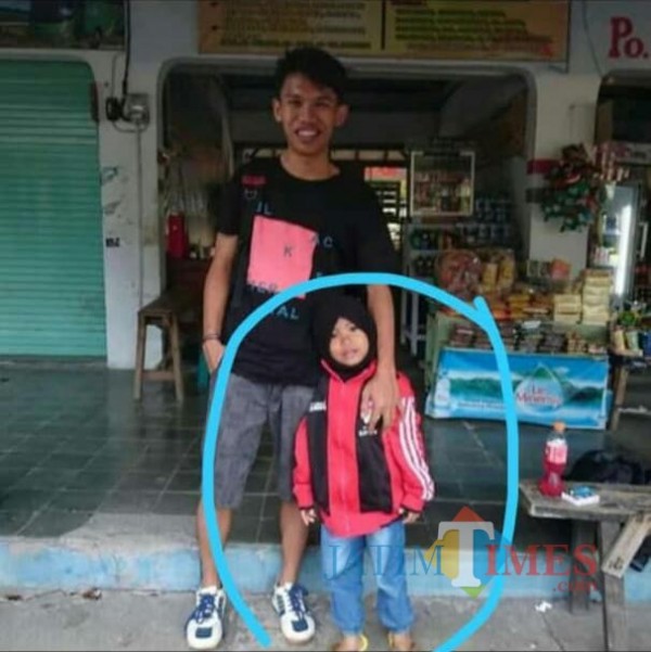Foto anak tenggelam di kolam renang semasa hidup