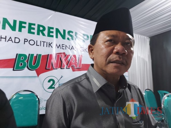 Ketua DPC PKB Kabupaten Malang Ali Ahmad saat ditemui awak media usai menggelar konferensi pers, Rabu (18/11/2020) malam. (Foto: Tubagus Achmad/MalangTimes)