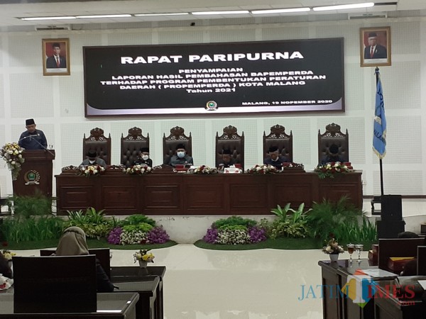 Suasana Rapat Paripurna Di Kantor DPRD Kota Malang. (Arifina Cahyanti Firdausi/MalangTIMES).
