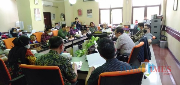 Rapat hearing Komisi A DPRD Surabaya dengan BKD Pemkot Surabaya