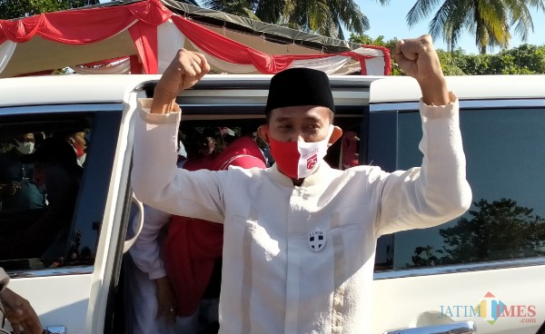 Calon Bupati Sumenep, Achmad Fauzi sewaktu mendaftarkan diri sebagai kandidat Pilbup di KPU setempat (Foto doc: Syaiful Ramadhani/ JatimTIMES)