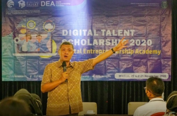 Eka Handayani saat menggelar digital Entrepreneur Academy di Hotel Aston Kota Madiun.
