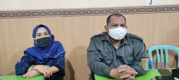 Foto korban dan penasehat hukumnya. (Foto: Dokumen JatimTIMES)