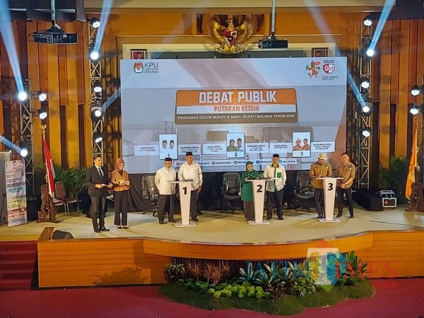 Ketiga kandidat Calon Bupati dan Wakil Bupati Malang saat menghadiri agenda debat publik kedua (Foto : Tubagus Achmad / MalangTIMES)