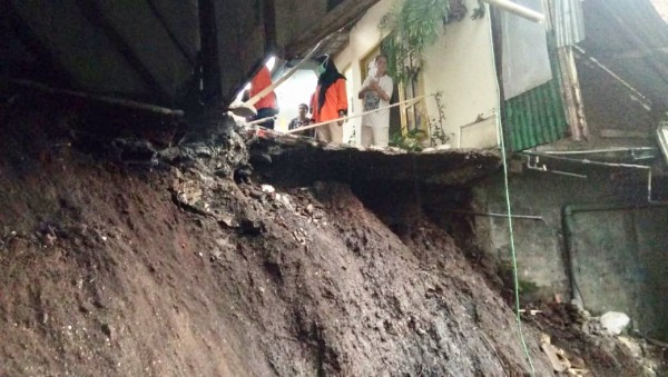 Kondisi tanah longsor di Jalan Dewi Sartika, Kelurahan Temas, Kecamatan Batu, Jumat (20/11/2020). (Foto: istimewa)