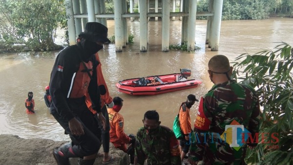 Regu Penolong dari BPBD Lumajang (Foto : BPBD Lumajang / Jatim TIMES)