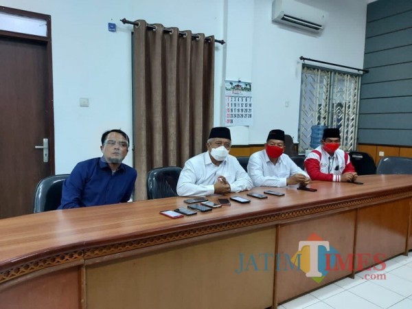 Calon Bupati Malang dari pasangan SanDi nomor urut 1, Sanusi (dua dari kiri) saat memaparkan pembangunan ekonomi di Kabupaten Malang (Foto : Dokumen MalangTIMES)