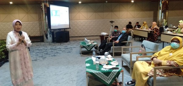 Kepala Dinas Pendidikan Kota Malang, Dra Zubaidah MM saat menjadi keynote speaker dalam ajang ABA Awards 2020. (Foto: Humas)