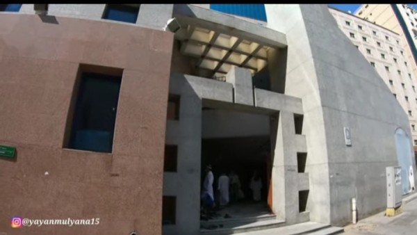 Masjid Jin tampak dari luar (channel YouTube Alman Mulyana).