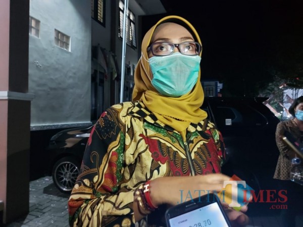 Ketua KPU Kabupaten Malang, Anis Suhartini saat ditemui awak media di Kantor KPU Kabupaten Malang. (Foto: Tubagus Achmad/MalangTimes)