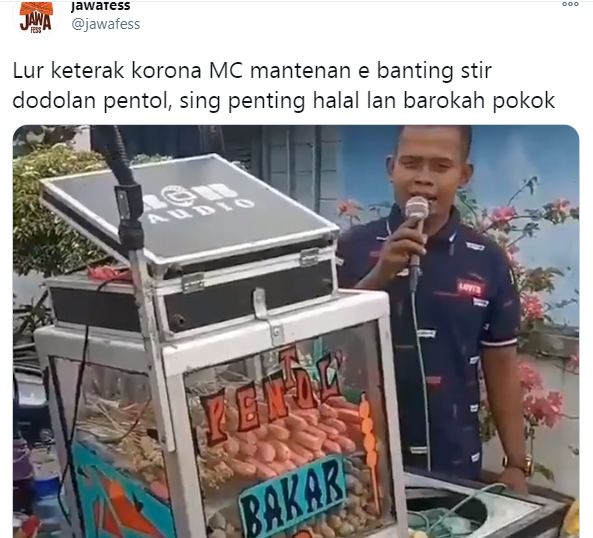 Tukang bakso pentol ala MC kondangan (Twitter: @jawafess)