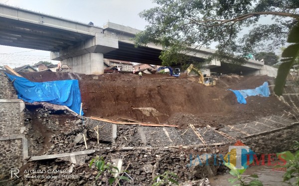 Plengsengan Jembatan Kedungkandang Longsor, Diduga Karena Arus Banjir ...