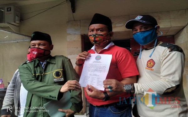 Ormas Malang Bersatu yang menyampaikan pernyataan sikap untuk terjaganya kondusifitas di Kota Malang (Anggara Sudiongko/MalangTIMES)