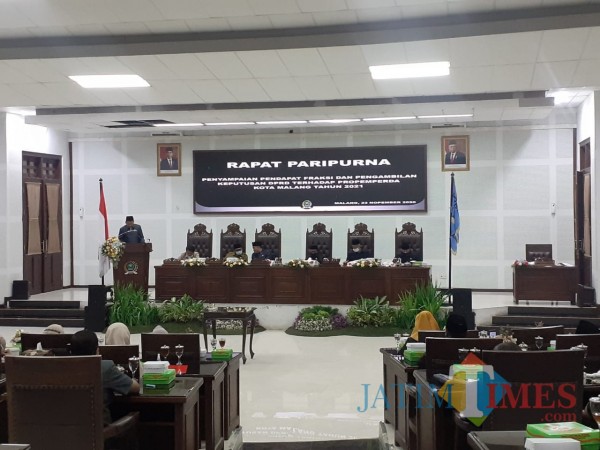 Rapat Paripurna di Ruang Sidang DPRD Kota Malang, Senin (23/11). (Arifina Cahyanti Firdausi/MalangTIMES).