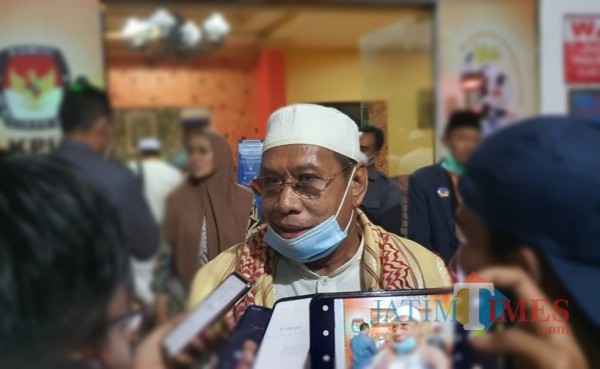 KH Ramdlan Siraj yang juga mantan bupati Sumenep dua periode. (Foto: Ist/Jatim TIMES)