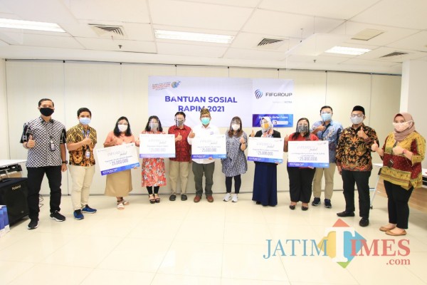 PT Federal International Finance (FIFGROUP) memberikan bantuan kepada 5 yayasan dari 5 agama