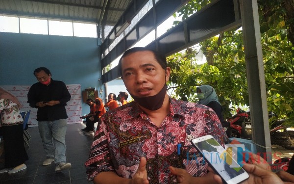 Kepala Dinas Koperasi dan UMKM Slamet Sunarto bersama Choirurrohim anggota DPRD Kabupaten Tulungagung komisi B. (Foto: Anang Basso/Tulungagung TIMES)