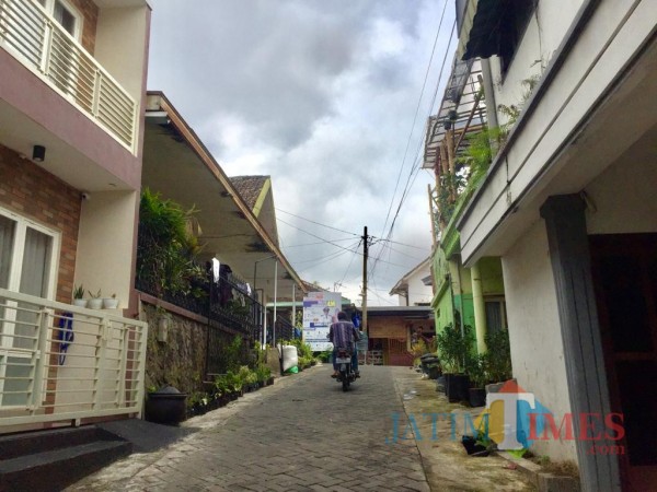 Suasana lingkungan di rumah Syaiful Imam di Desa Sidomulyo, Kecamatan Batu. (Foto: Irsya Richa/MalangTIMES)