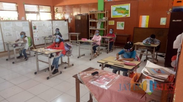 Proses belajar mengajar di SDN Gunungsari 4 Kota Batu. (Foto: MalangTIMES)