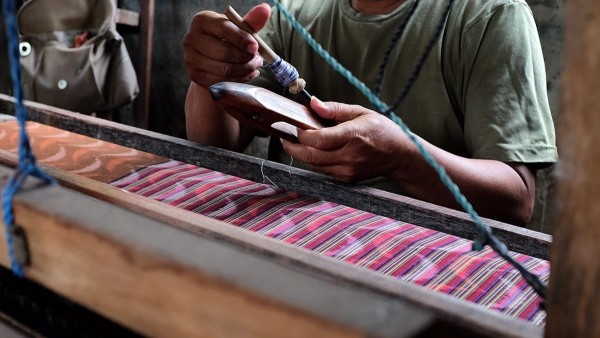 Dalam sehari, seorang penenun hanya mampu menghasilkan 1,5 lembar kain ukuran 250x90cm. (Foto: Ist)