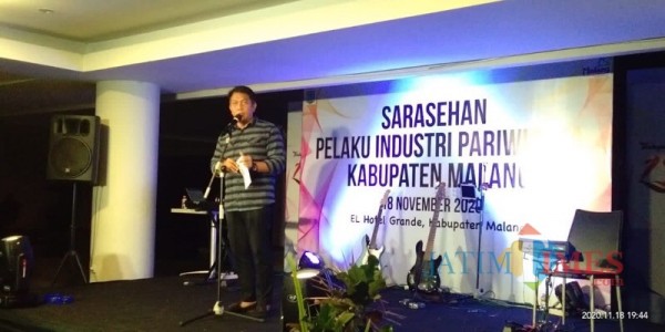 Plt Bapenda Kabupaten Malang, Made Arya Wedhantara saat memberi sambutan ketika menjalin kerjasama dengan pengusaha kuliner (Foto : Dokumen MalangTIMES)