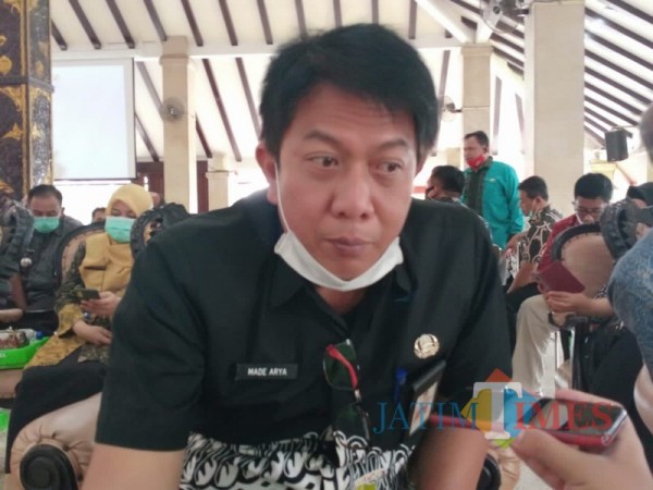 Plt Kepala Bapenda Kabupaten Malang Made Arya Wedhantara saat menjelaskan potensi pajak daerah disektor wisata. (Foto : Istimewa)