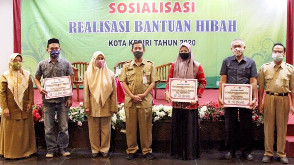 Hibah dari APBD ini berfungsi untuk melengkapi sarana dan prasana agar kegiatan masing-masing lembaga bisa ditingkatkan kualitas dan kuantitasnya. Foto: (Ist)