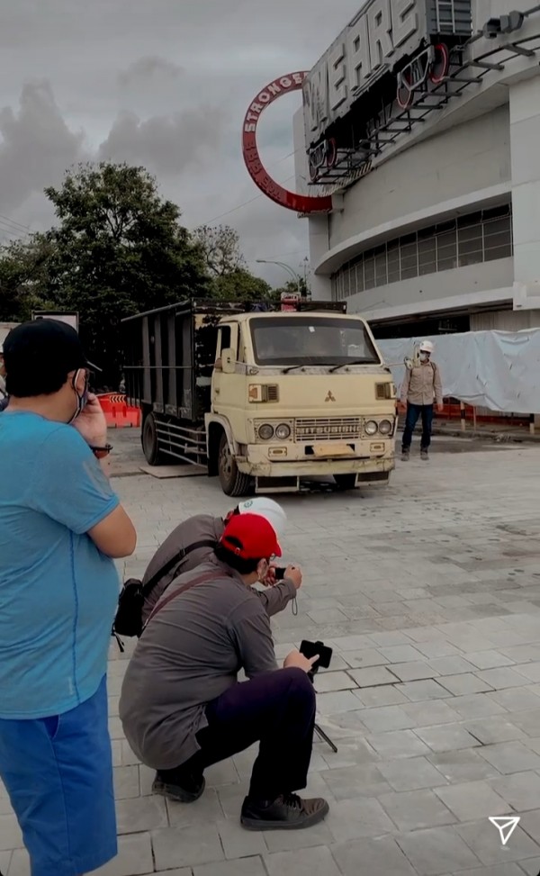 Proses uji coba kekuatan jalan kawasan Kayutangan (Instagram @Sam_sutiaji).