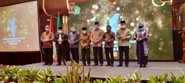 Kemenag-Beri-Penghargaan-UIN-Malang-sebagai-PTKI-dengan-Mahasiswa-Asing-Terbanyak2e978f692dfec14a.jpg
