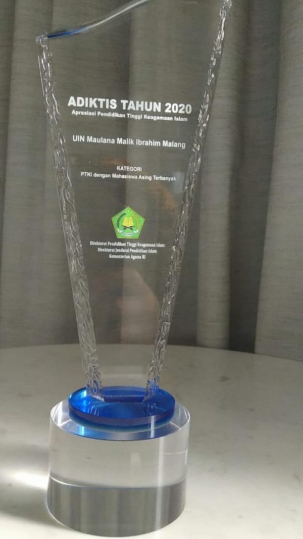 piala-penghargaan-adiksi-20204ef6c940fa45bb4e.jpg