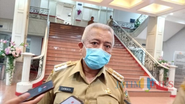 Bupati Malang Sanusi saat menjabarkan hasil evaluasi PPKM hari pertama di Kabupaten Malang (Foto : Ashaq Lupito / MalangTIMES)