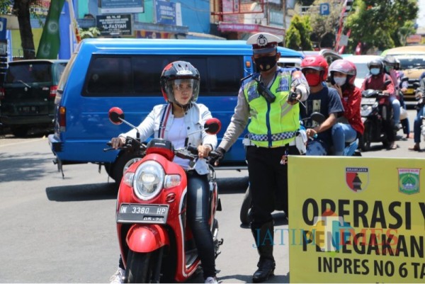 Pengguna jalan yang terjaring operasi yustisi lantaran melanggar protokol kesehatan (Foto : Istimewa)