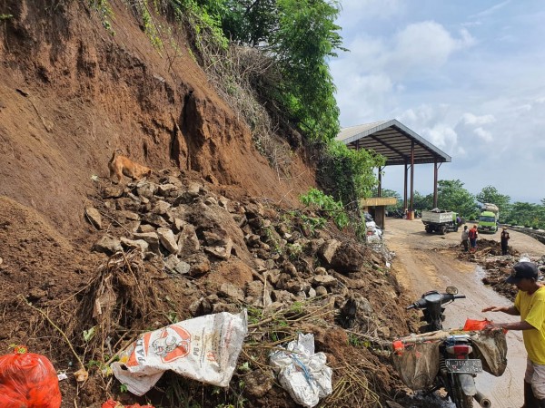 Plengsena ambrol di TPA Kota Batu. (Foto: istimewa)