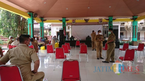 Sejumlah pimpinan OPD saat menunggu giliran untuk di-swab (foto: istimewa)