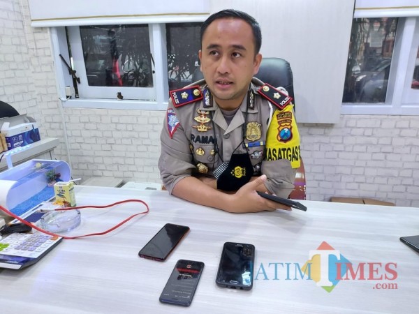 Kasat Lantas Polresta Malang Kota, Kompol Ramadhan Nasution saat ditemui pewarta di ruangan kerjanya, Selasa (12/1/2021). (Foto: Tubagus Achmad/MalangTimes)
