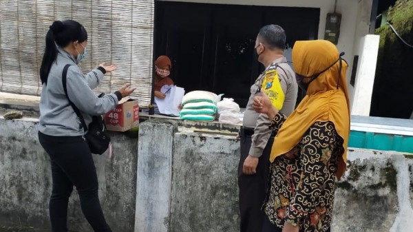 Selasa (12/1) bantuan sembako kembali disalurkan untuk 9 Kelurahan yang terdapat warga yang sedang melakukan isolasi. (Foto: Ist)
