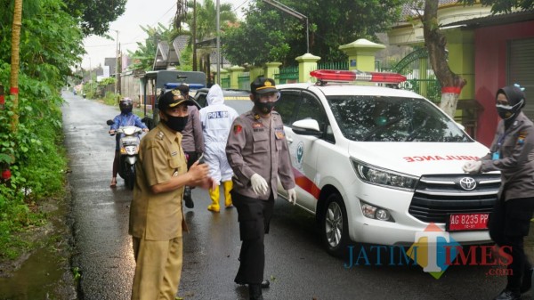 16 pasien Covid-19 yang isolasi mandiri dievakuasi ke rumah isolasi milik Pemkot Blitar